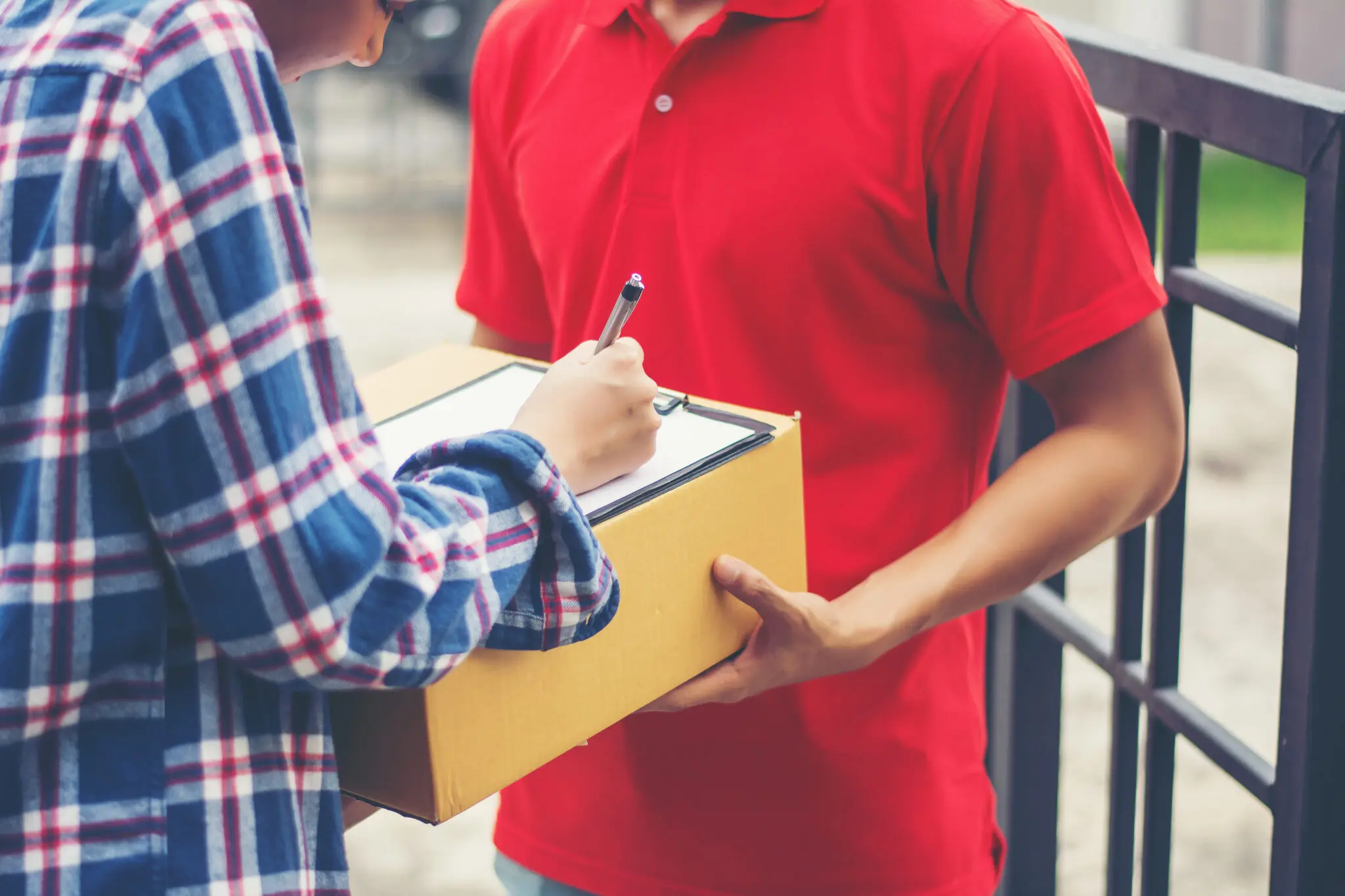What’s the difference between a purchase order and a delivery note?